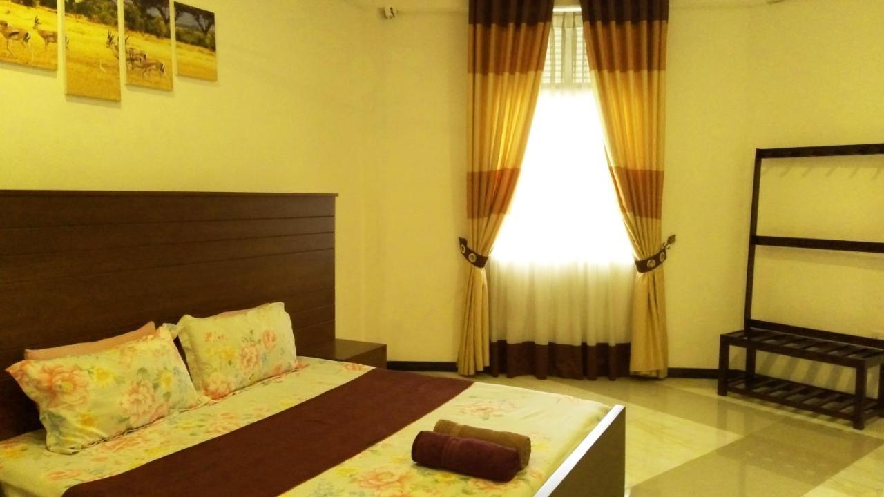 Akoya Pearl Hotel Ratnapura Exterior photo