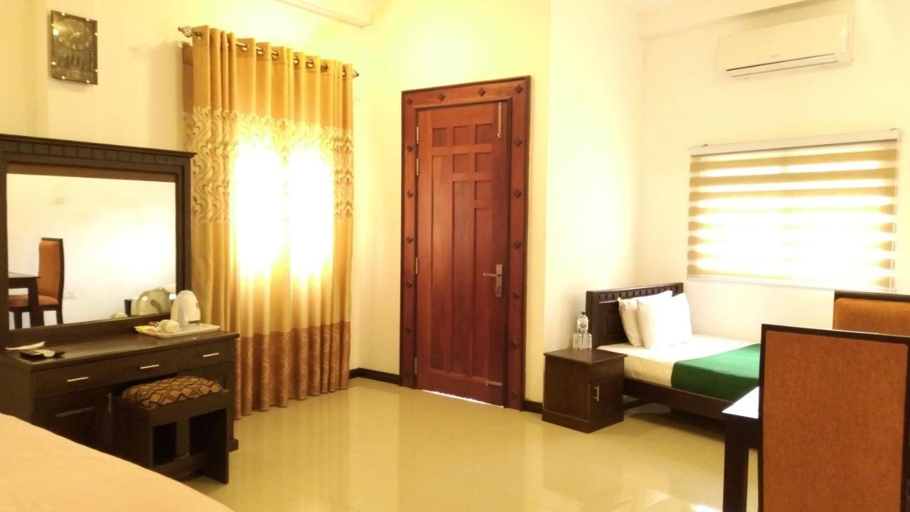 Akoya Pearl Hotel Ratnapura Exterior photo